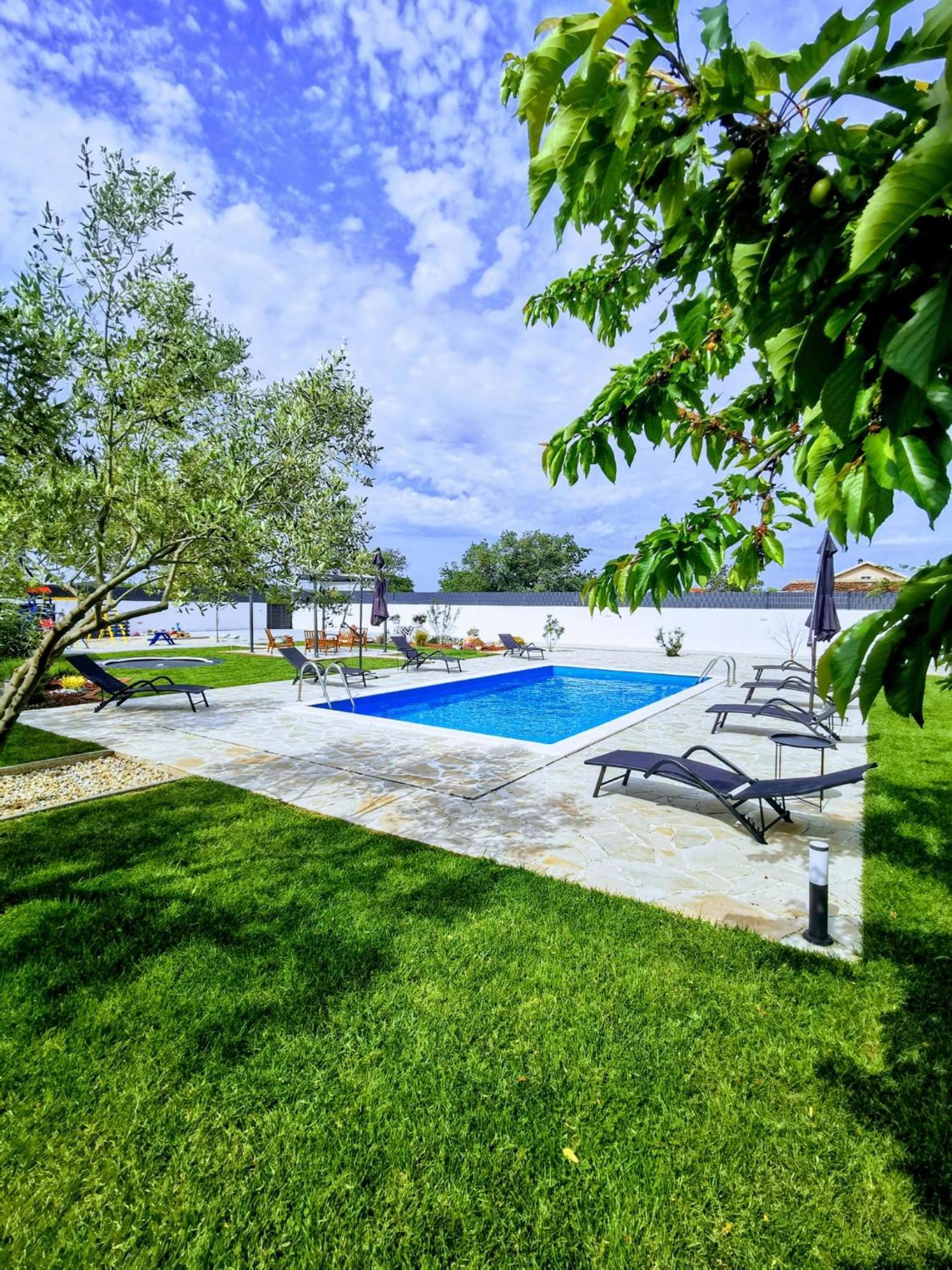 Holiday Home Aprilis With Pool, Jacuzzi And Sauna Galovac  Esterno foto