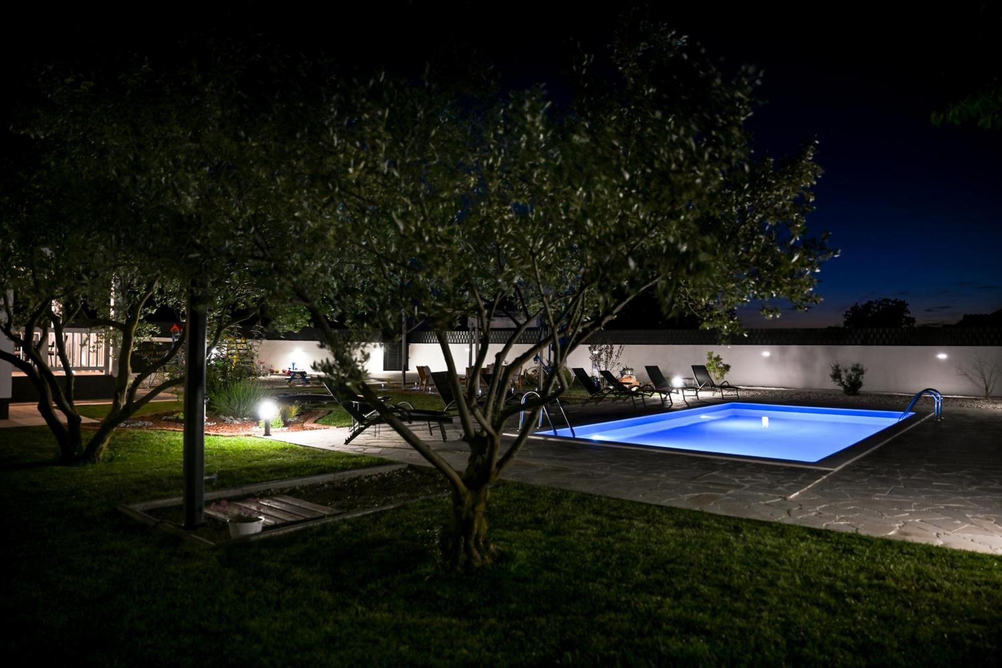 Holiday Home Aprilis With Pool, Jacuzzi And Sauna Galovac  Esterno foto