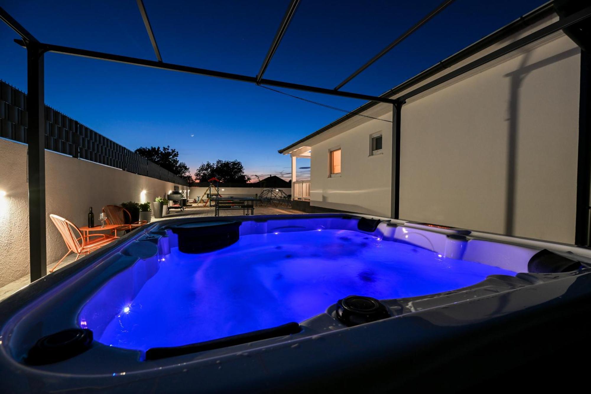 Holiday Home Aprilis With Pool, Jacuzzi And Sauna Galovac  Esterno foto