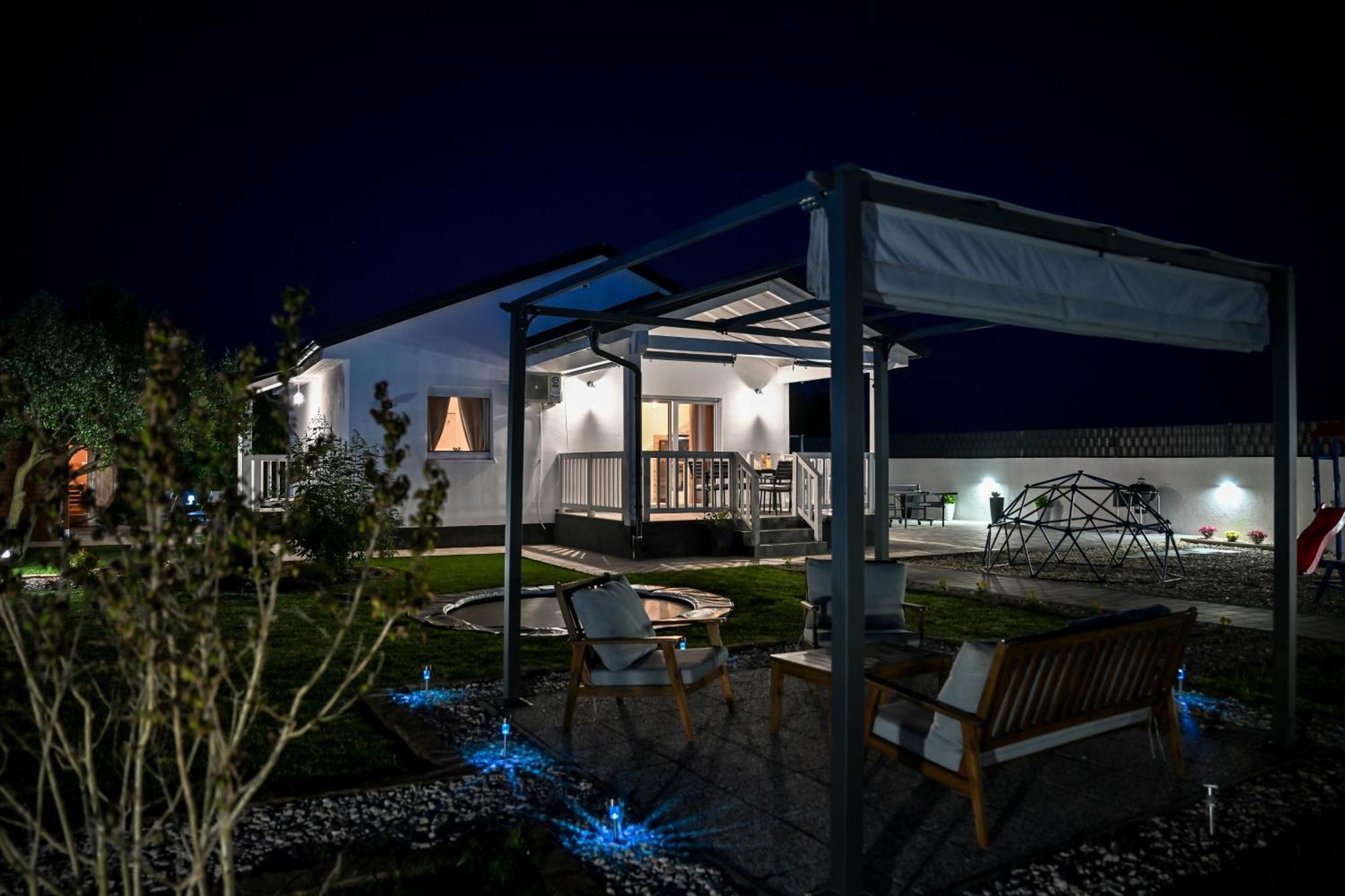 Holiday Home Aprilis With Pool, Jacuzzi And Sauna Galovac  Esterno foto