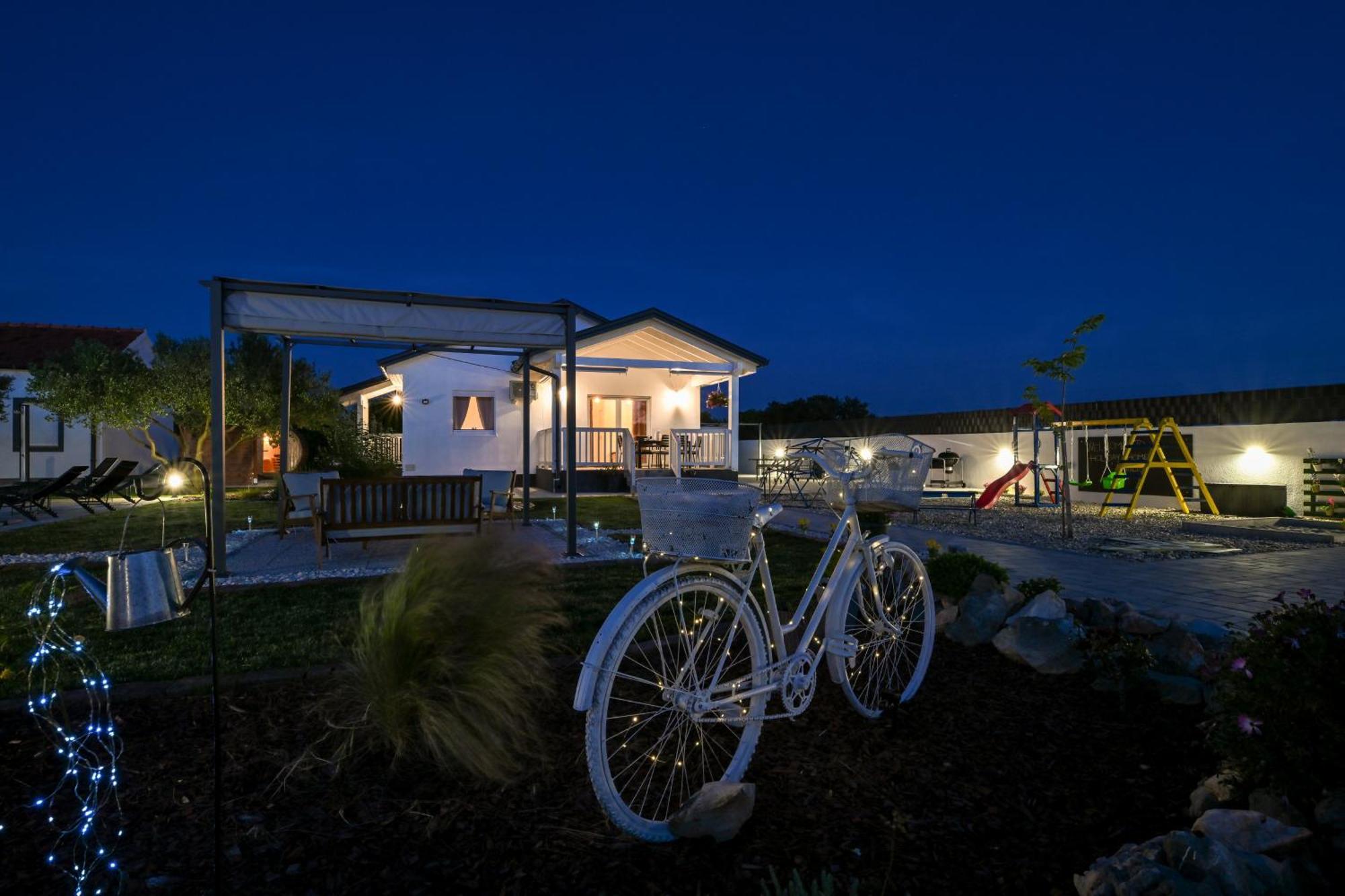 Holiday Home Aprilis With Pool, Jacuzzi And Sauna Galovac  Esterno foto