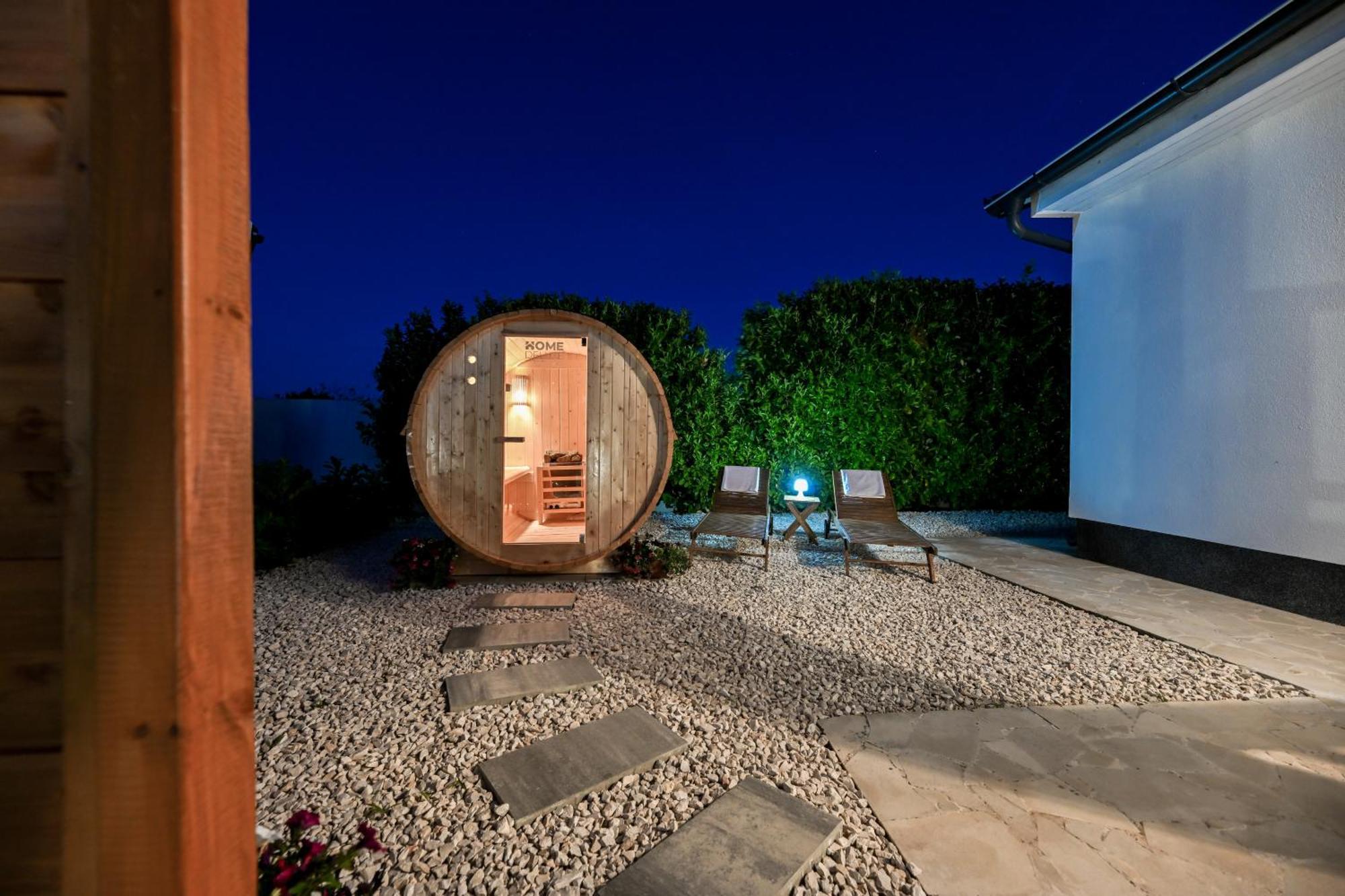 Holiday Home Aprilis With Pool, Jacuzzi And Sauna Galovac  Esterno foto