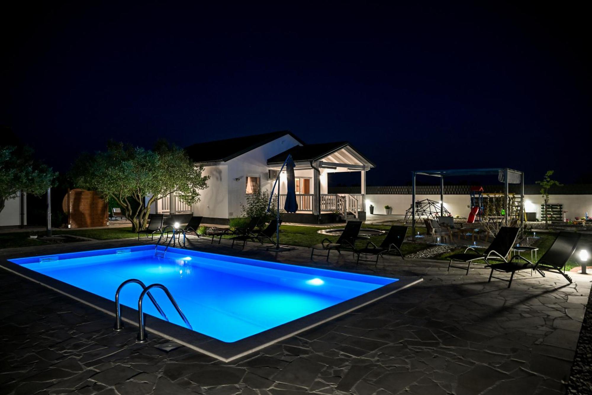 Holiday Home Aprilis With Pool, Jacuzzi And Sauna Galovac  Esterno foto