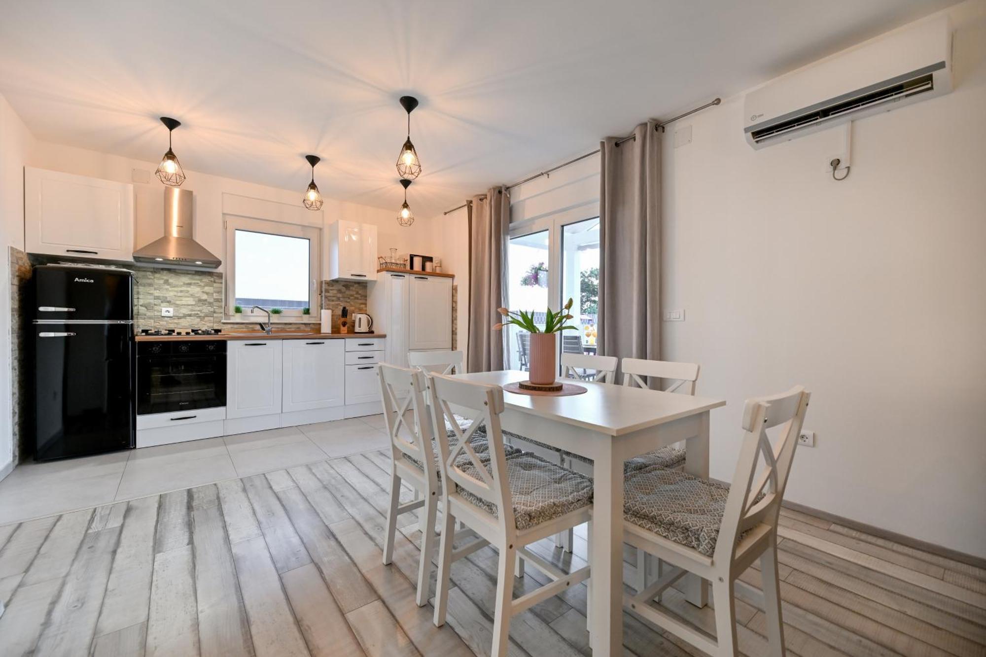 Holiday Home Aprilis With Pool, Jacuzzi And Sauna Galovac  Esterno foto