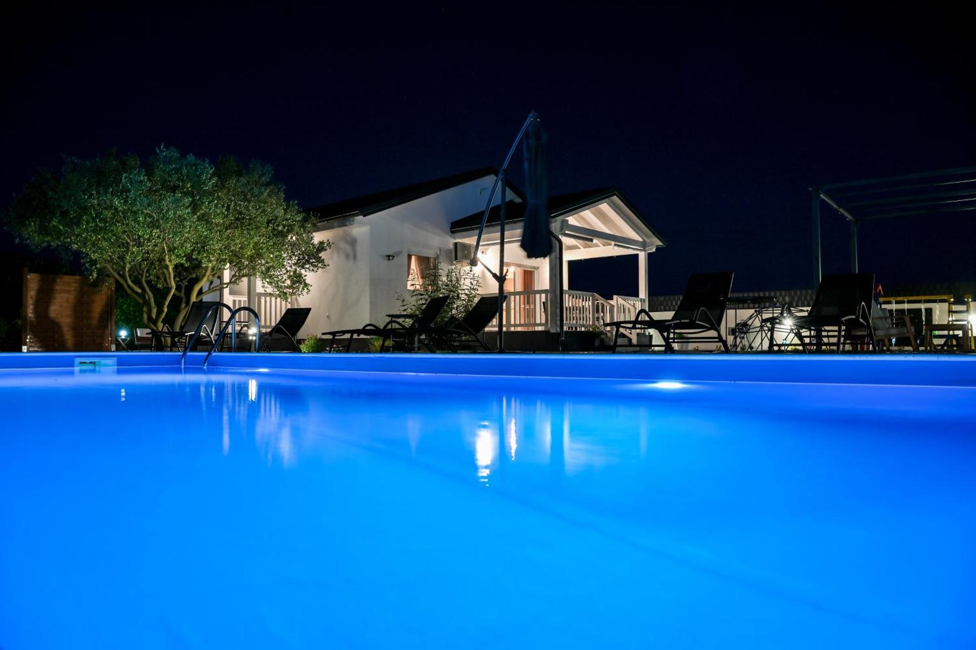 Holiday Home Aprilis With Pool, Jacuzzi And Sauna Galovac  Esterno foto