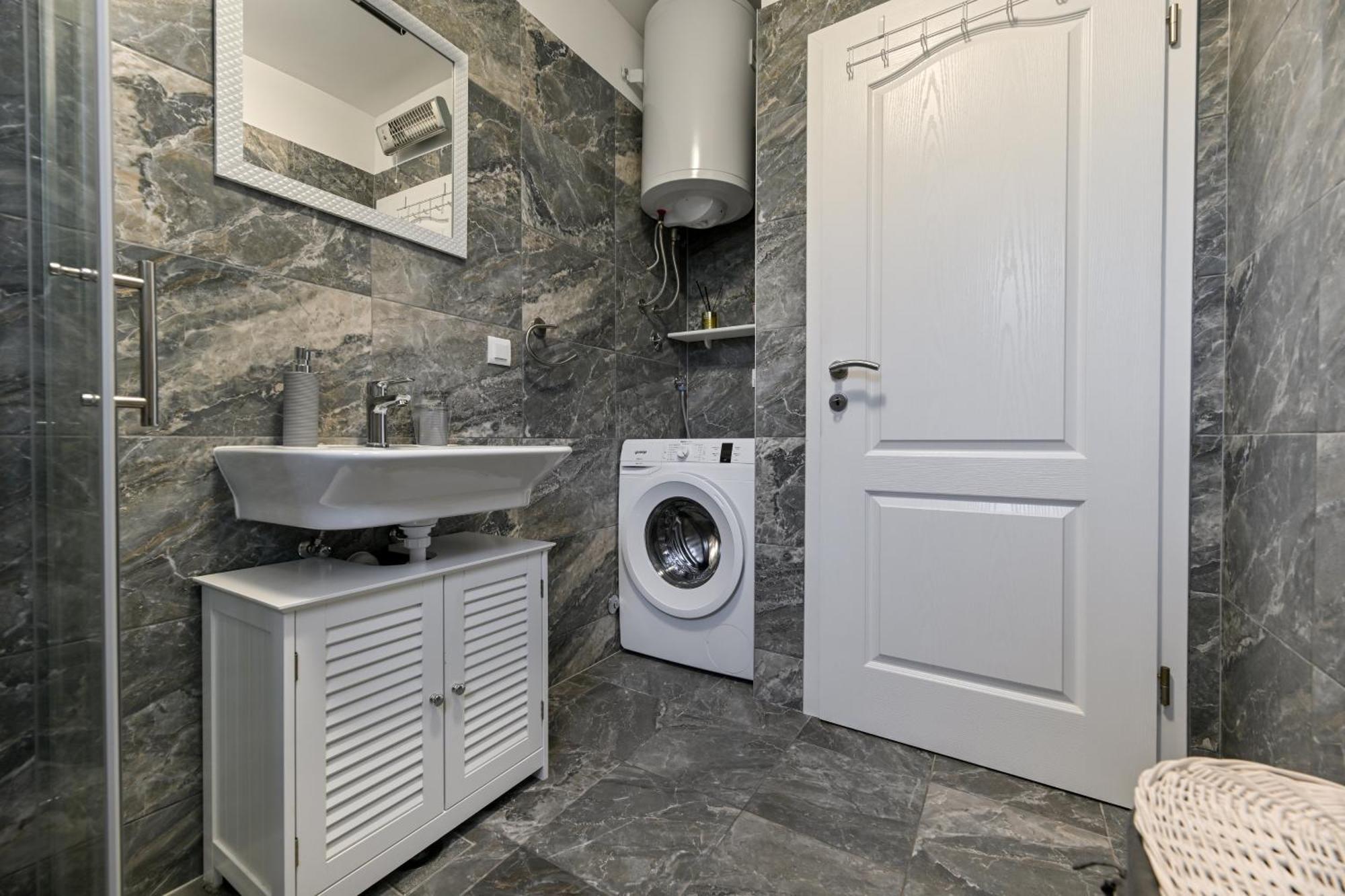Holiday Home Aprilis With Pool, Jacuzzi And Sauna Galovac  Esterno foto
