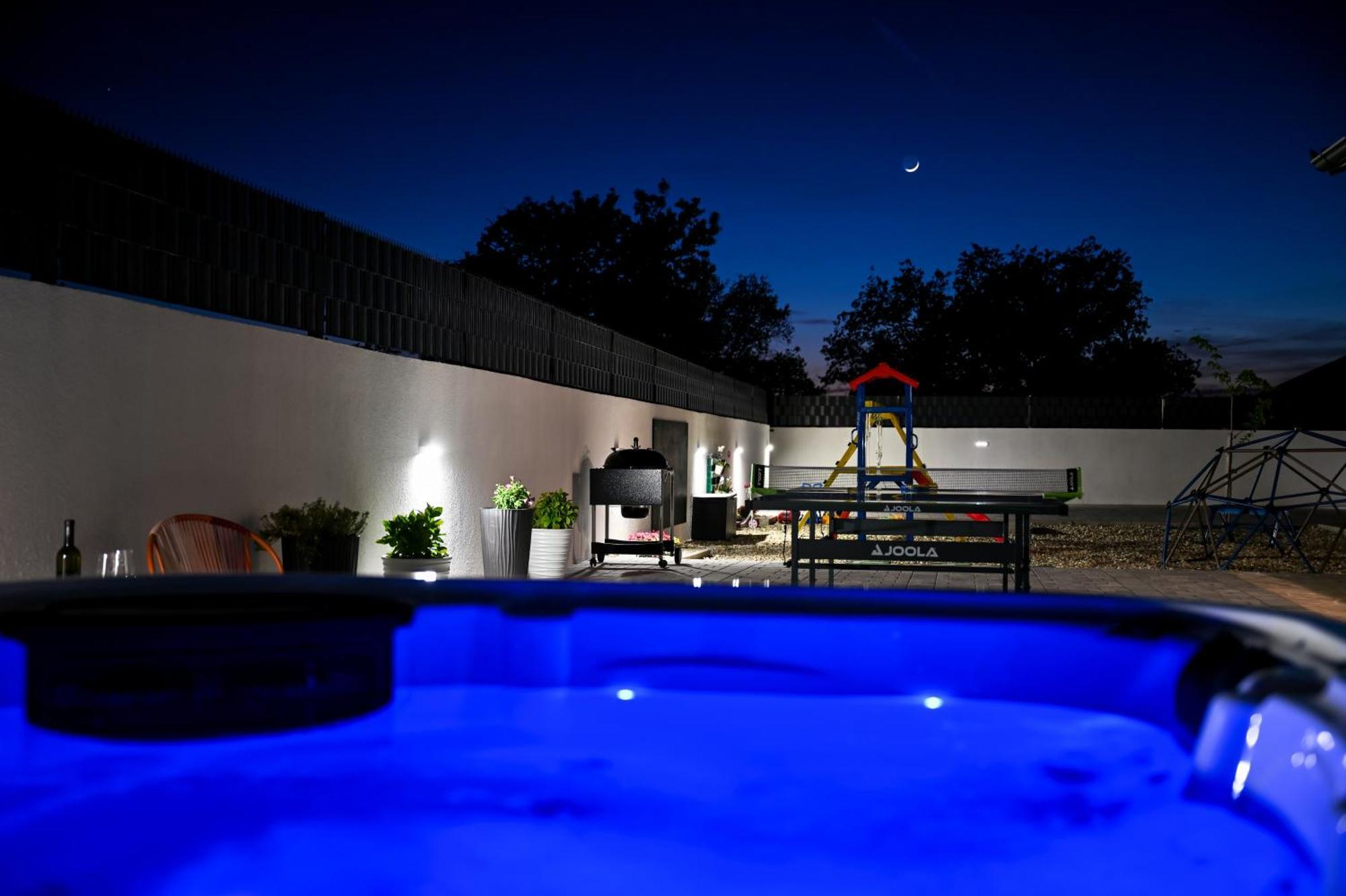Holiday Home Aprilis With Pool, Jacuzzi And Sauna Galovac  Esterno foto
