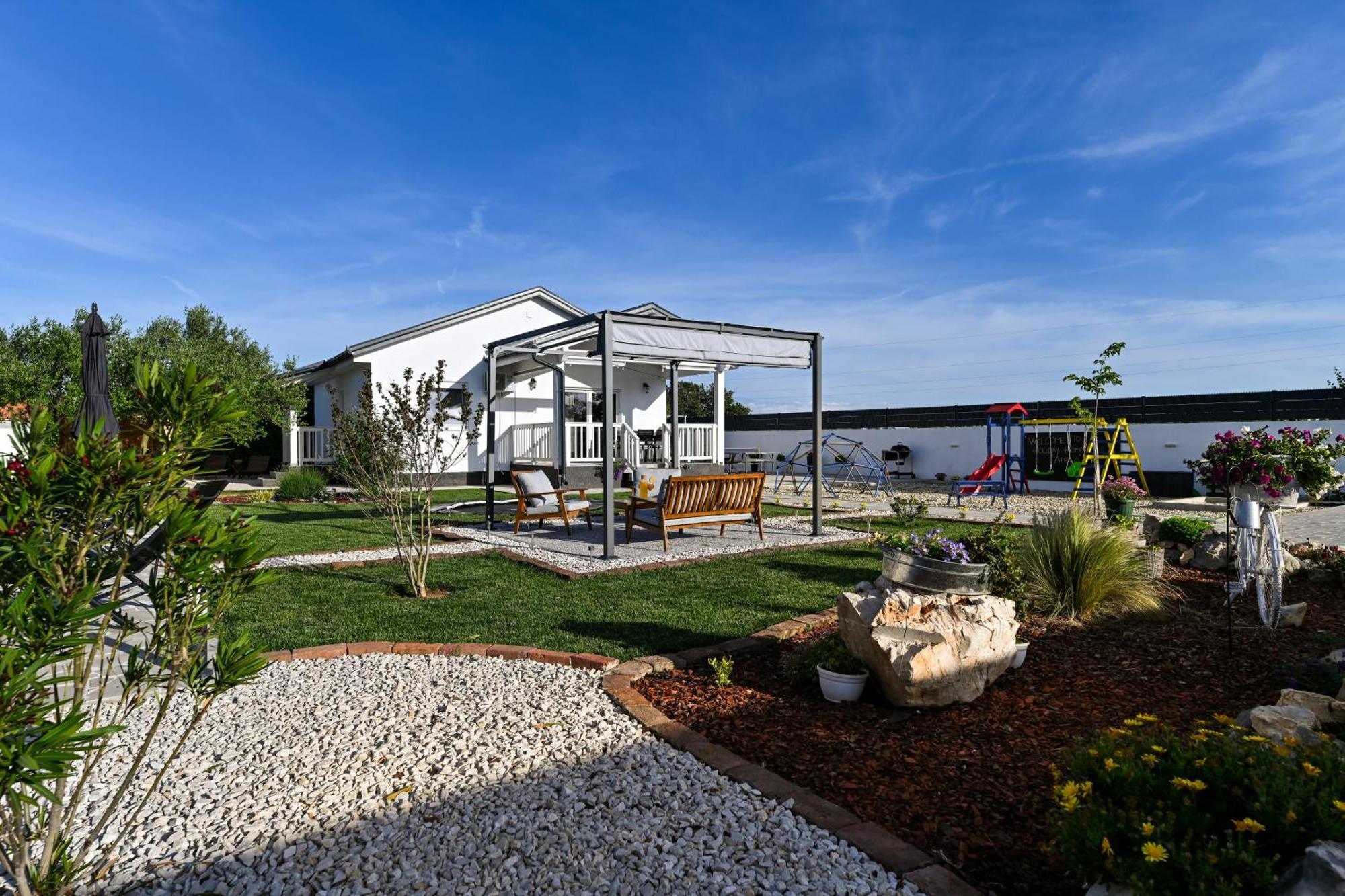 Holiday Home Aprilis With Pool, Jacuzzi And Sauna Galovac  Esterno foto