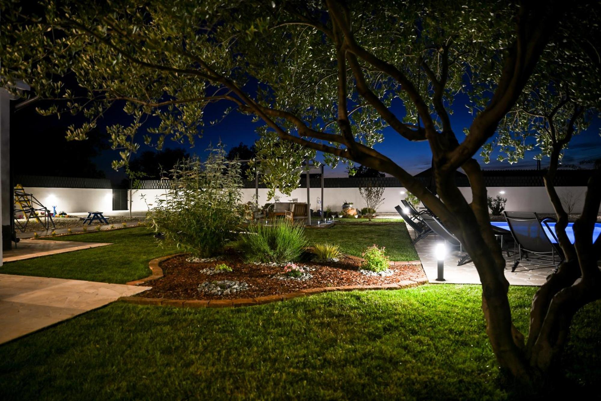Holiday Home Aprilis With Pool, Jacuzzi And Sauna Galovac  Esterno foto